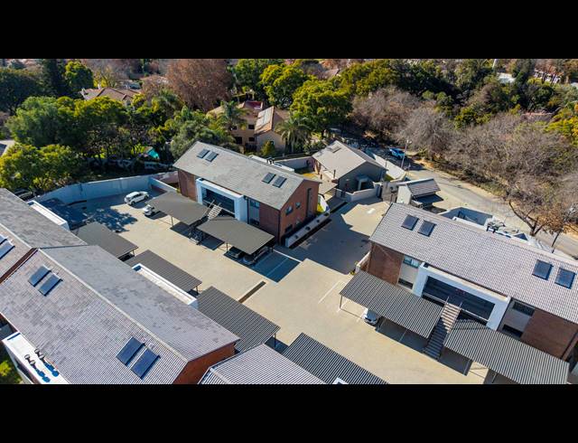 3 BEDROOM APARTMENT FOR SALE IN BRYANSTON